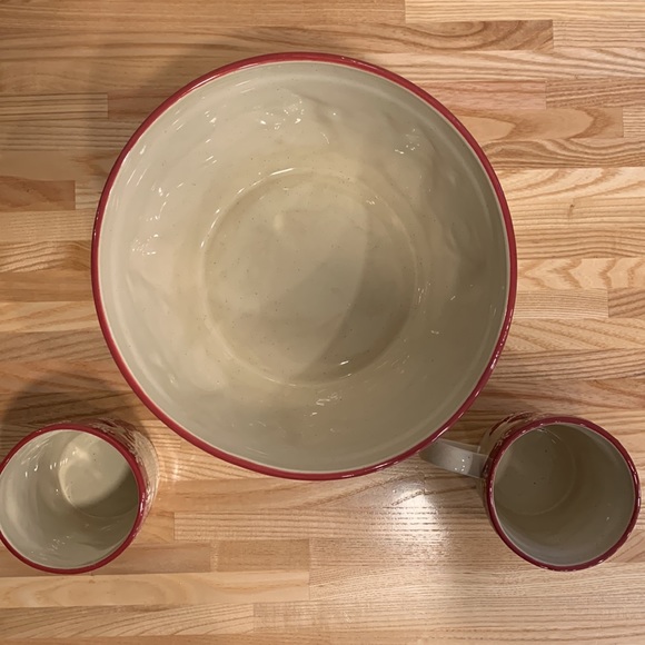 NWOT beautiful mixing bowl and matching mugs, $25 - Picture 4 of 6